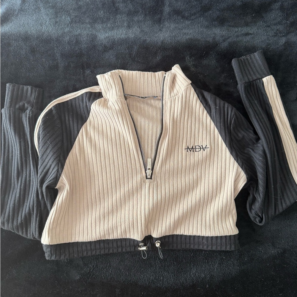 Maniere De Voir Black and Cream Crop Top